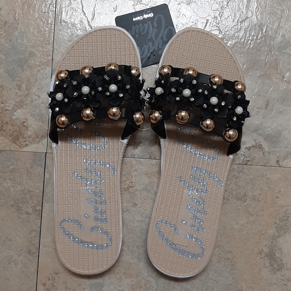 Women's sandles....New with Tags....Size 7